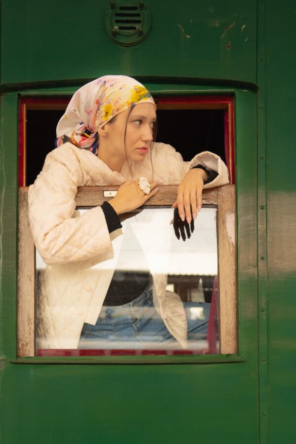 freckled hellebore floral silk scarf worn on the head by Cristina Visterneanu